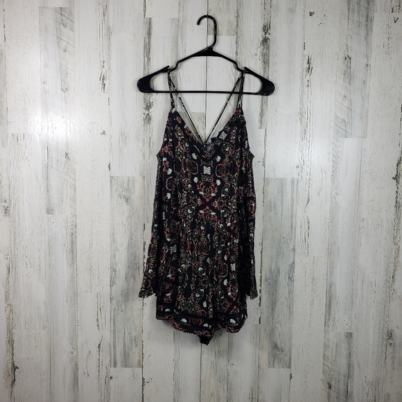 Kendall and Kylie cold shoulder strappy romper women's size small - Picture 15 of 15